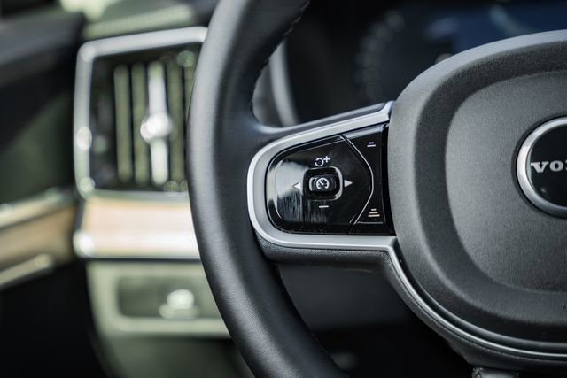 Used 2025 Volvo XC90 B6 Plus image 29