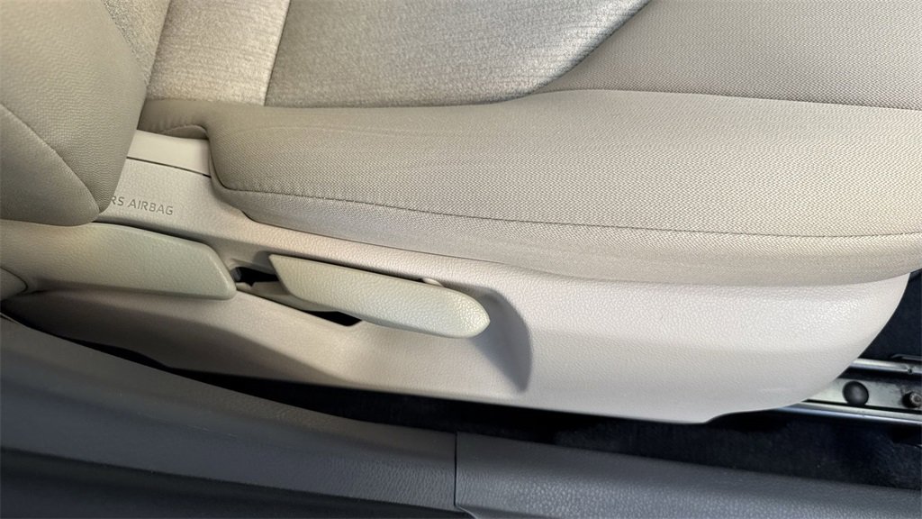 Used 2018 Toyota Camry LE image 46