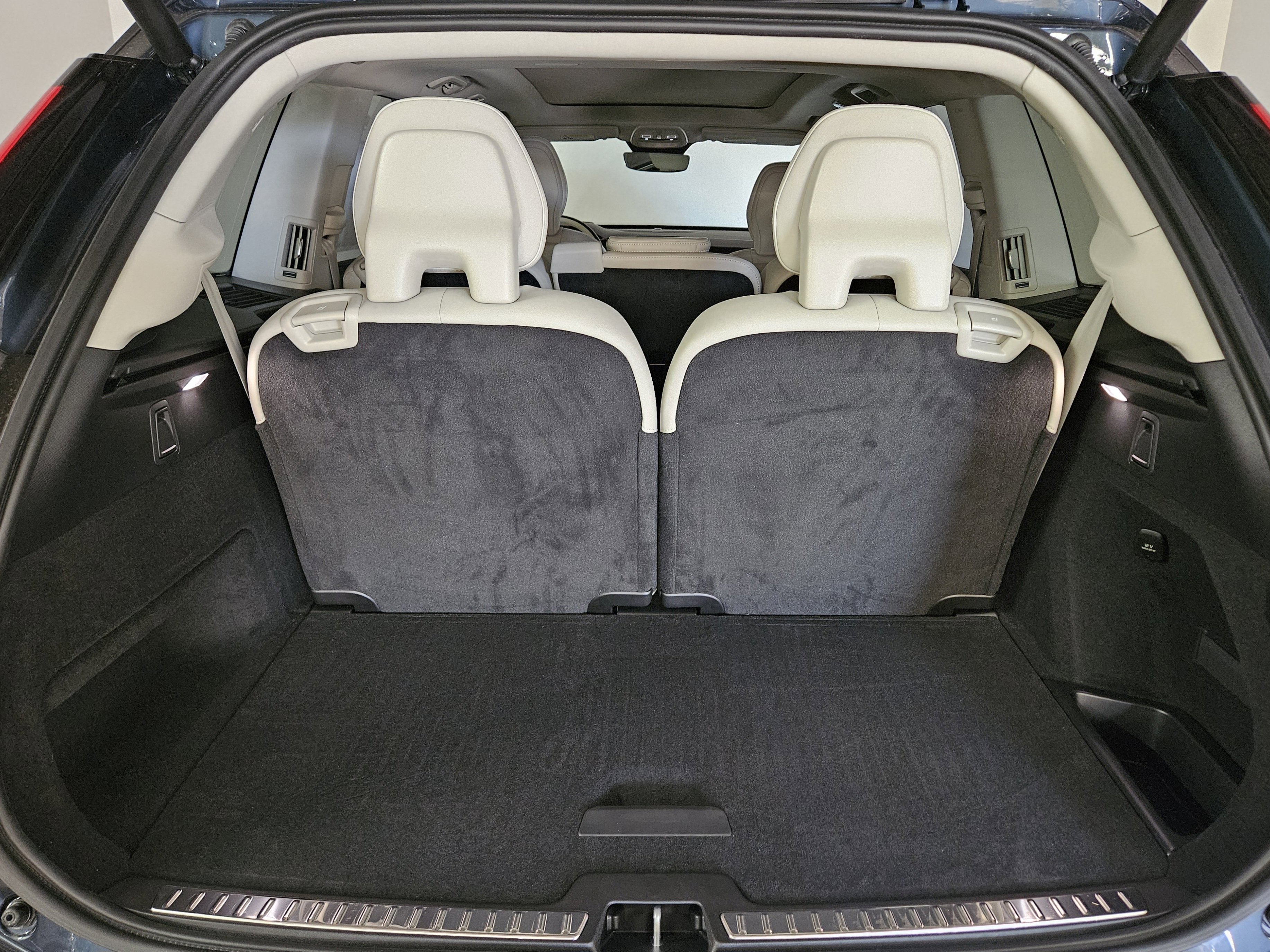 New 2026 Volvo XC90 T8 Ultra w/ Protection Package Premier image 18