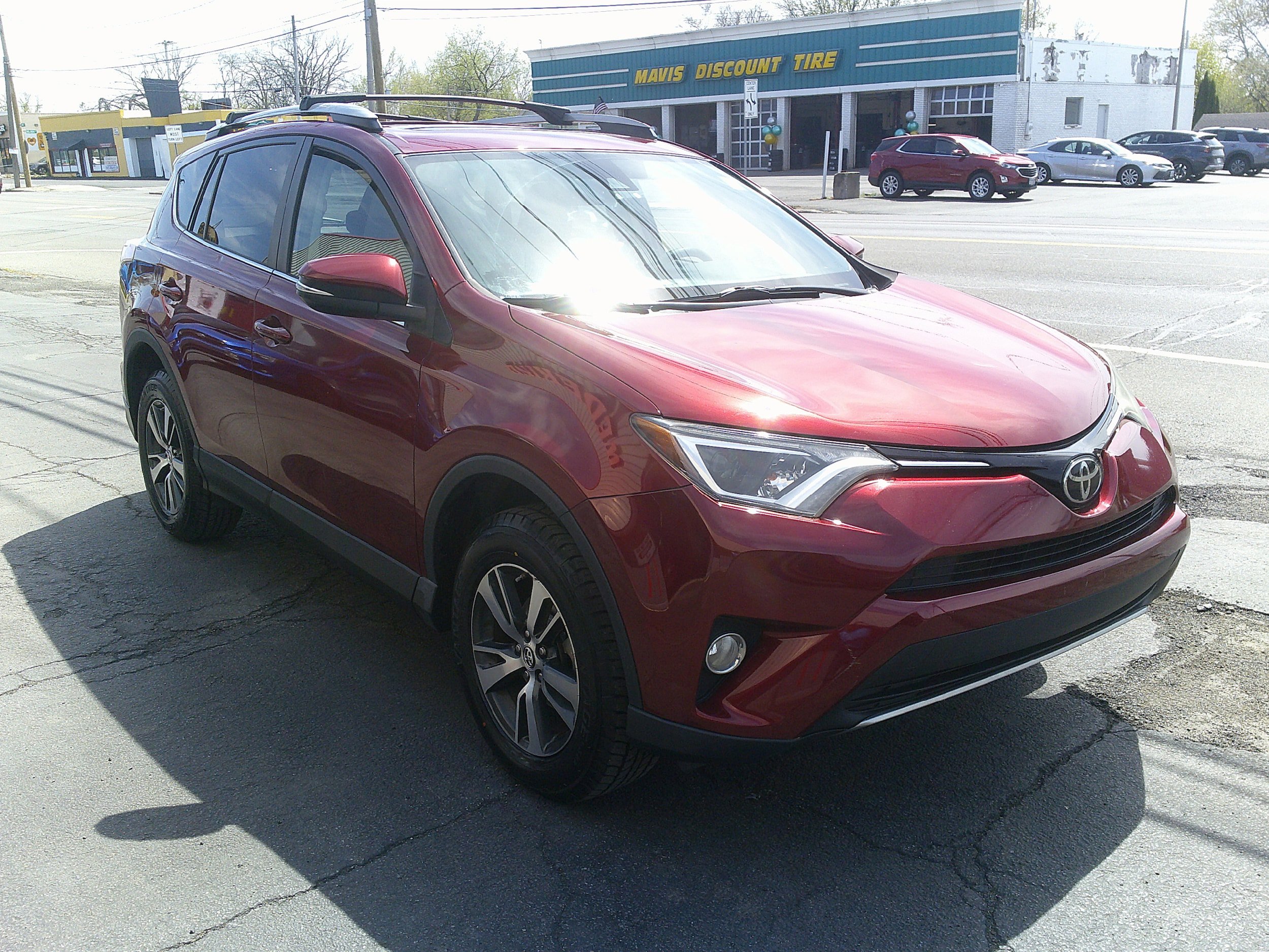 Used 2018 Toyota RAV4 XLE w/ Plus Extra Value Package AWD/4WD image 8
