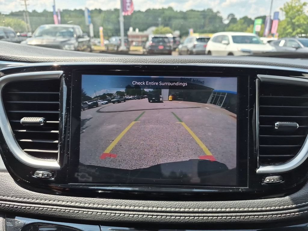 Used 2025 Chrysler Pacifica Limited FWD image 23