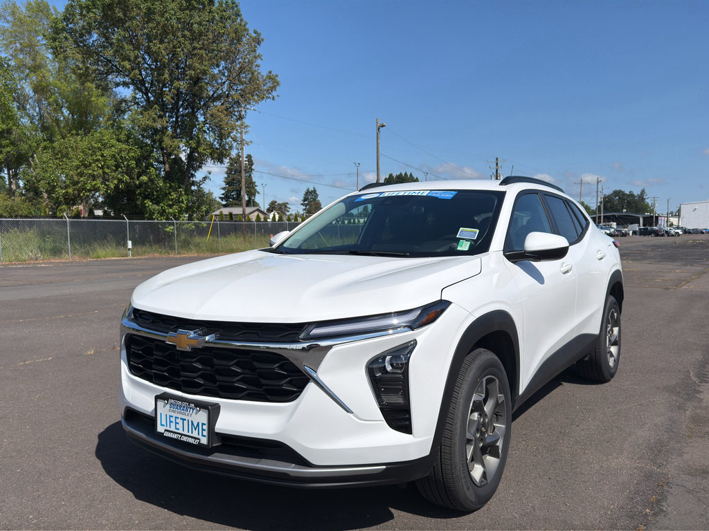 New 2025 Chevrolet Trax LT w/ Driver Confidence Package FWD image 4