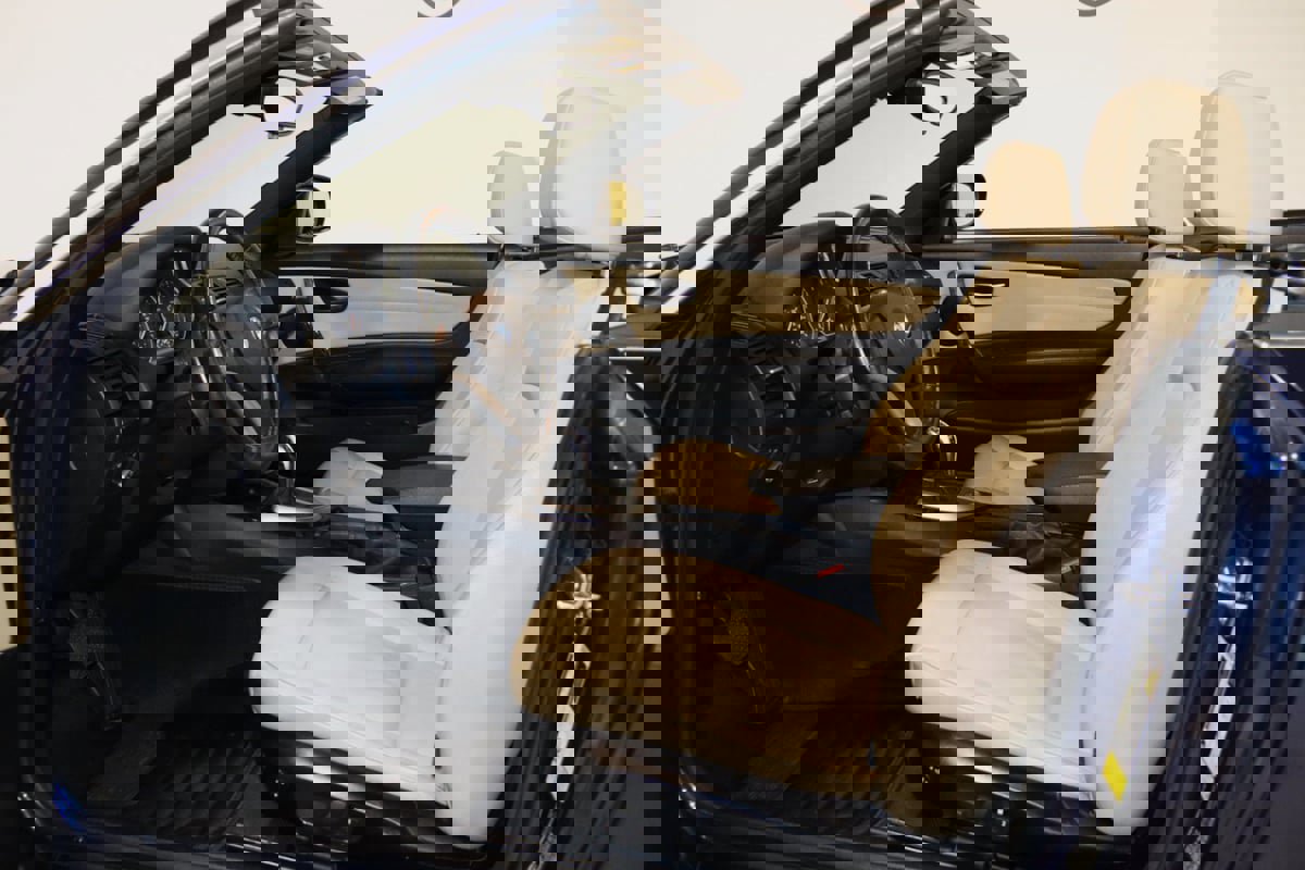 Used 2012 BMW 135i Convertible image 38