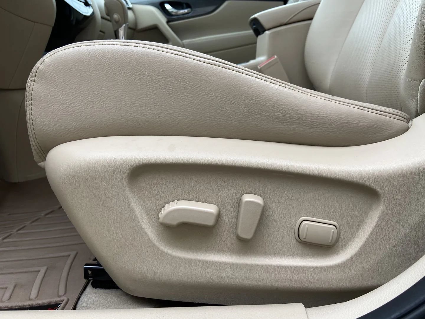 Used 2015 Nissan Rogue SL w/ SL Premium Package AWD/4WD image 12
