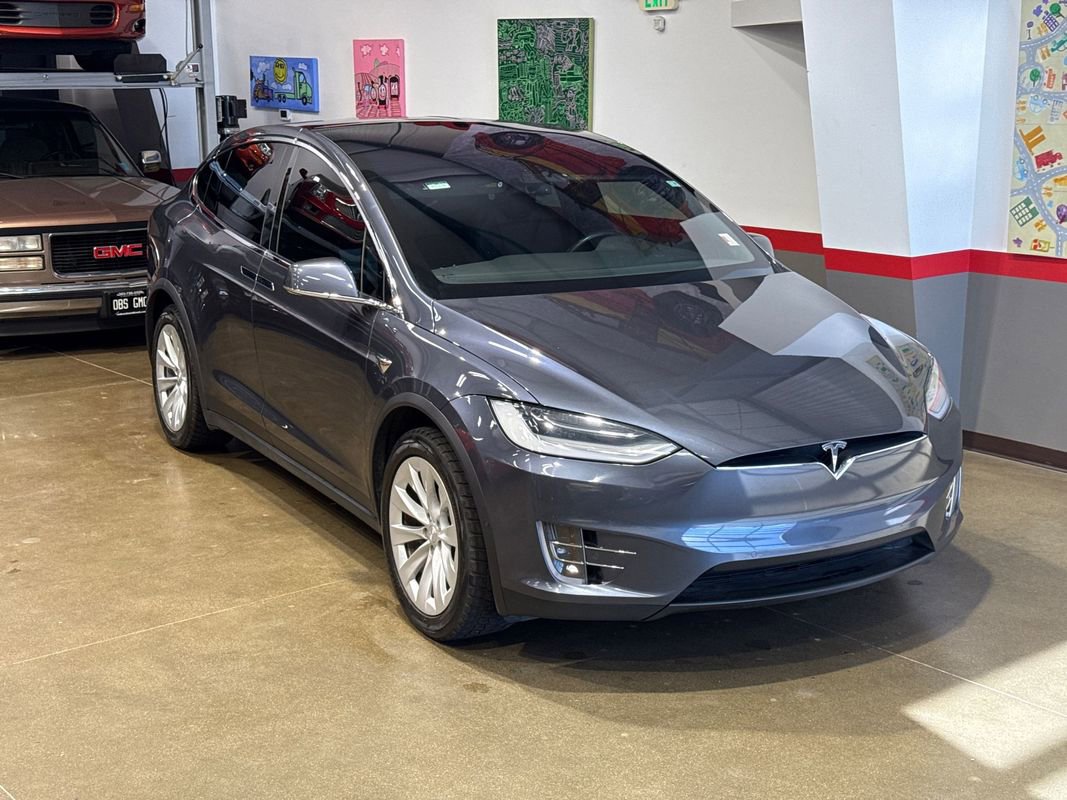 Used 2020 Tesla Model X image 32