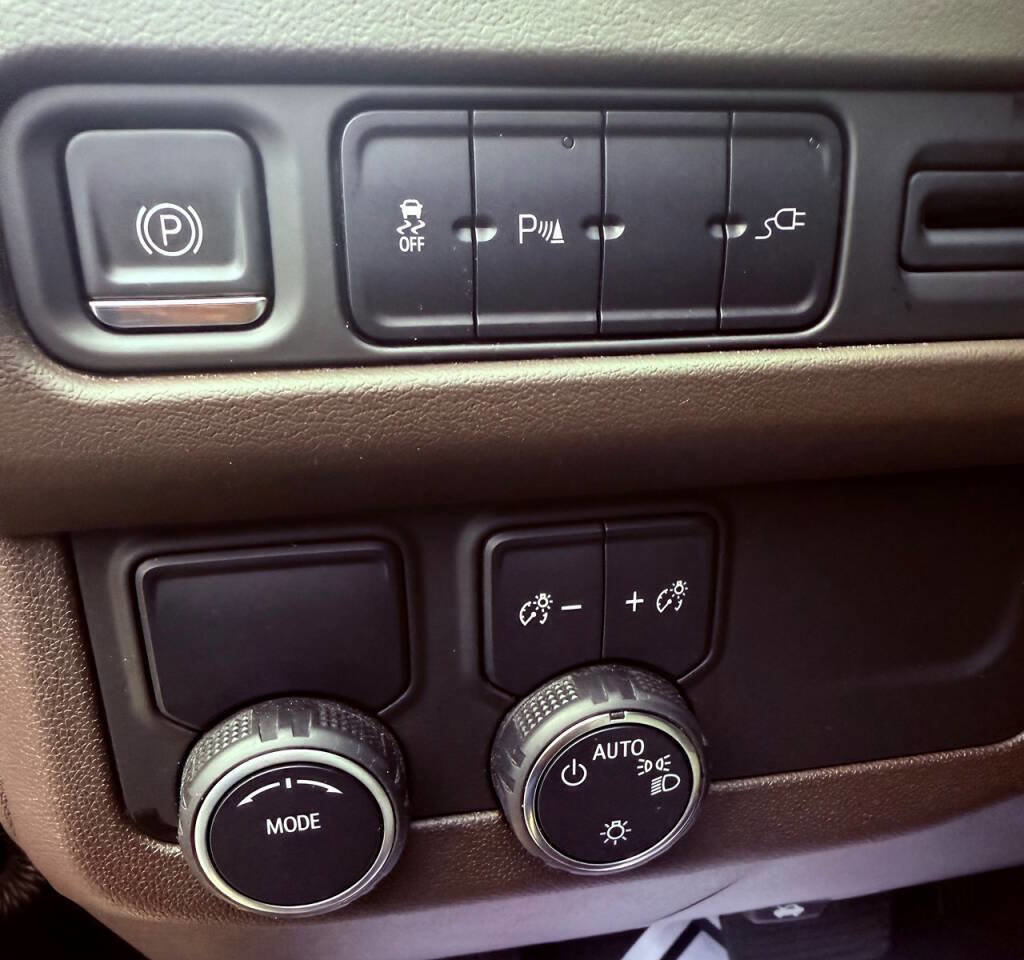 Used 2021 Chevrolet Suburban LS image 4