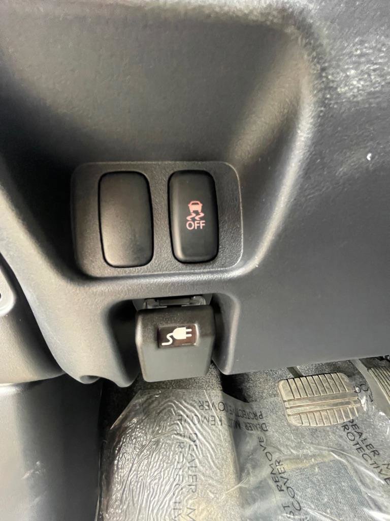 Used 2016 Mitsubishi i ES image 13