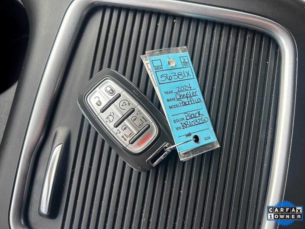 Used 2024 Chrysler Pacifica Select image 38