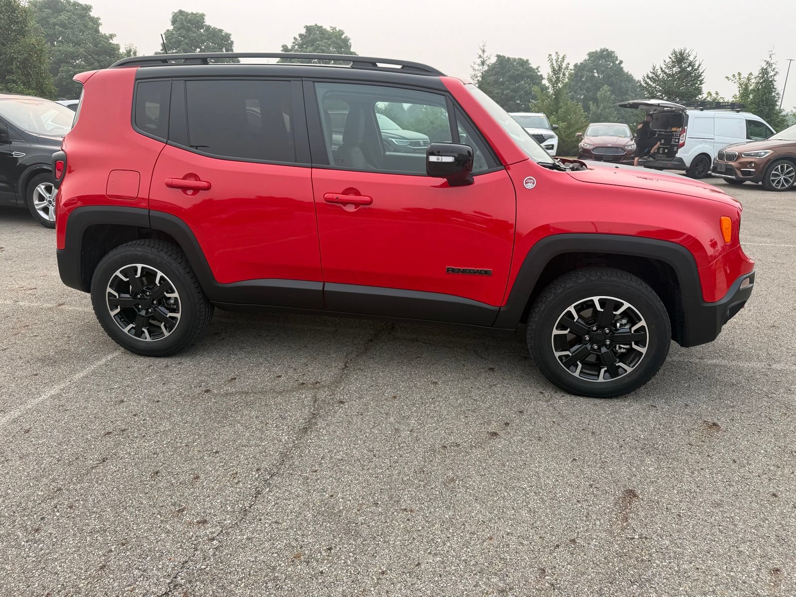 Used 2023 Jeep Renegade Trailhawk w/ Trailhawk Elite Group AWD/4WD image 4
