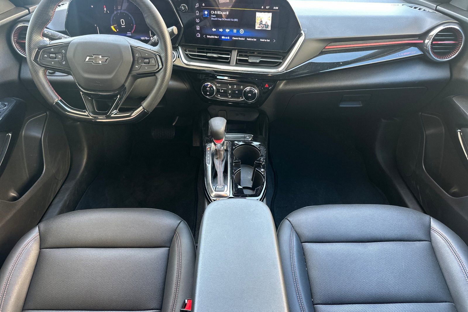 Used 2025 Chevrolet Trax RS w/ Sunroof Package image 15