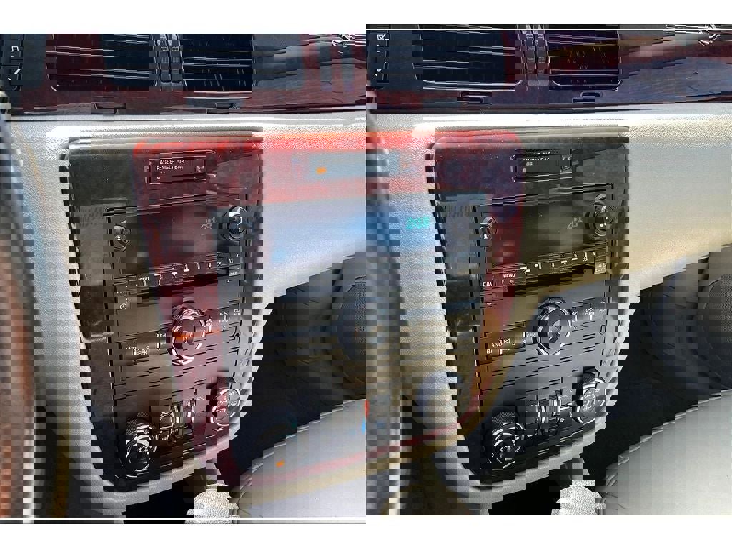 Used 2010 Chevrolet Impala LT w/ Luxury Edition Package image 23