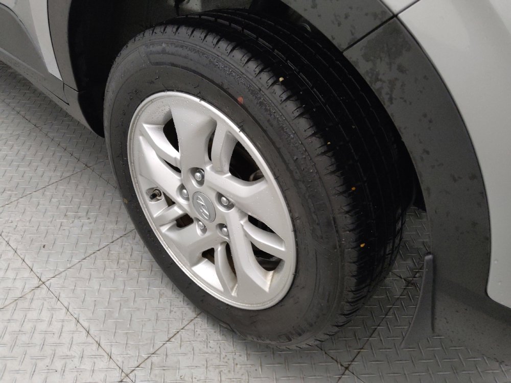 Used 2020 Hyundai Venue SEL image 31