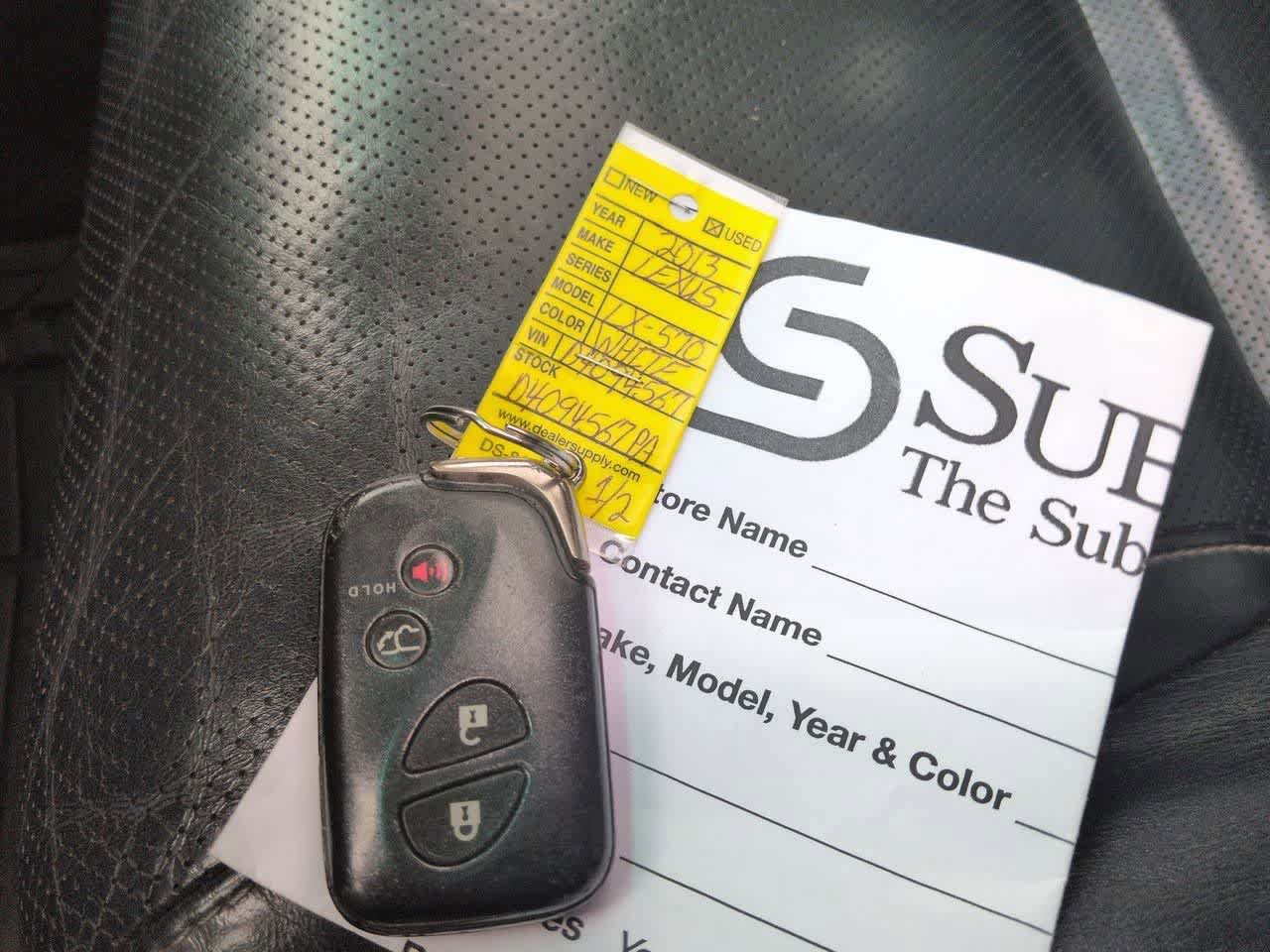 Used 2013 Lexus LX 570 4WD w/ Luxury Pkg image 38