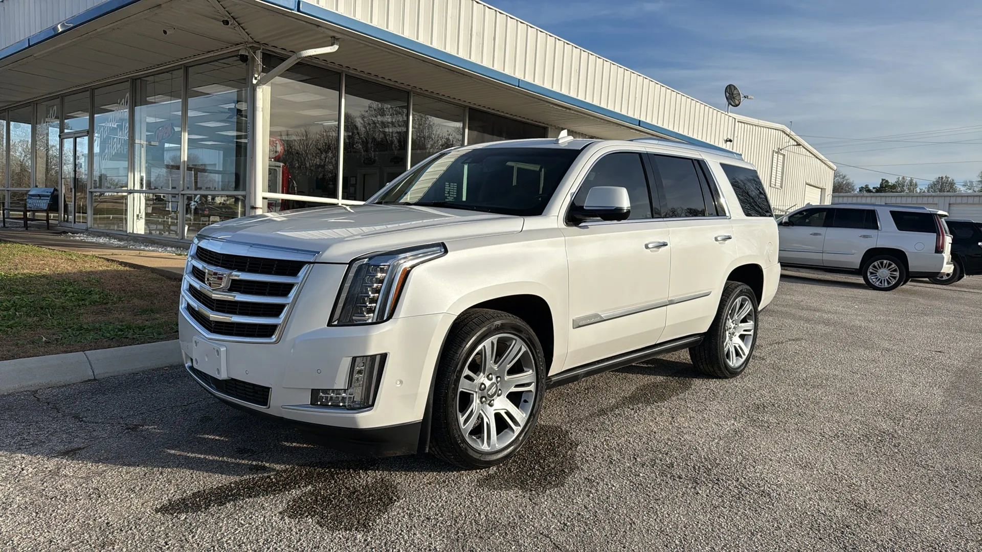 Used 2020 Cadillac Escalade Premium Luxury image 1