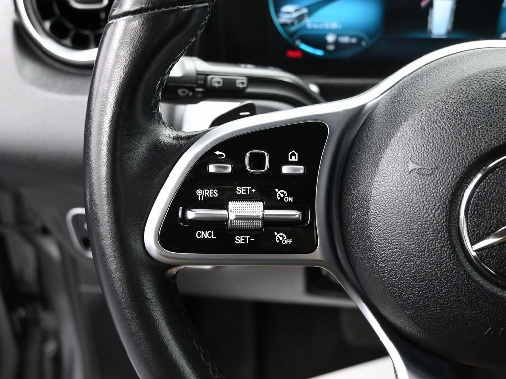 Used 2022 Mercedes-Benz GLB 250 w/ Premium Package Lite image 18