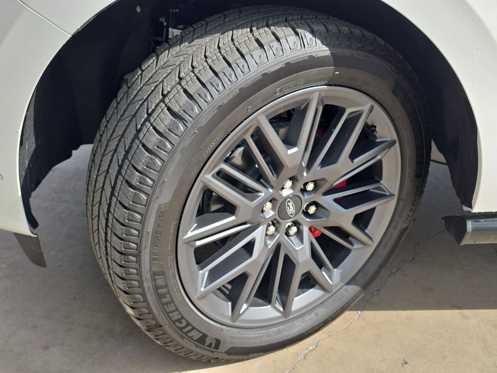 New 2025 Ford Expedition Max Platinum w/ Stealth Performance Package image 31