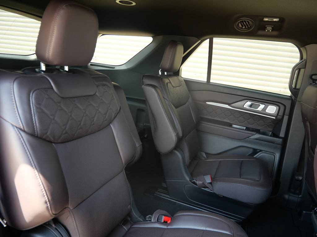 New 2026 Ford Explorer Platinum w/ LUX Leather Package AWD/4WD image 13