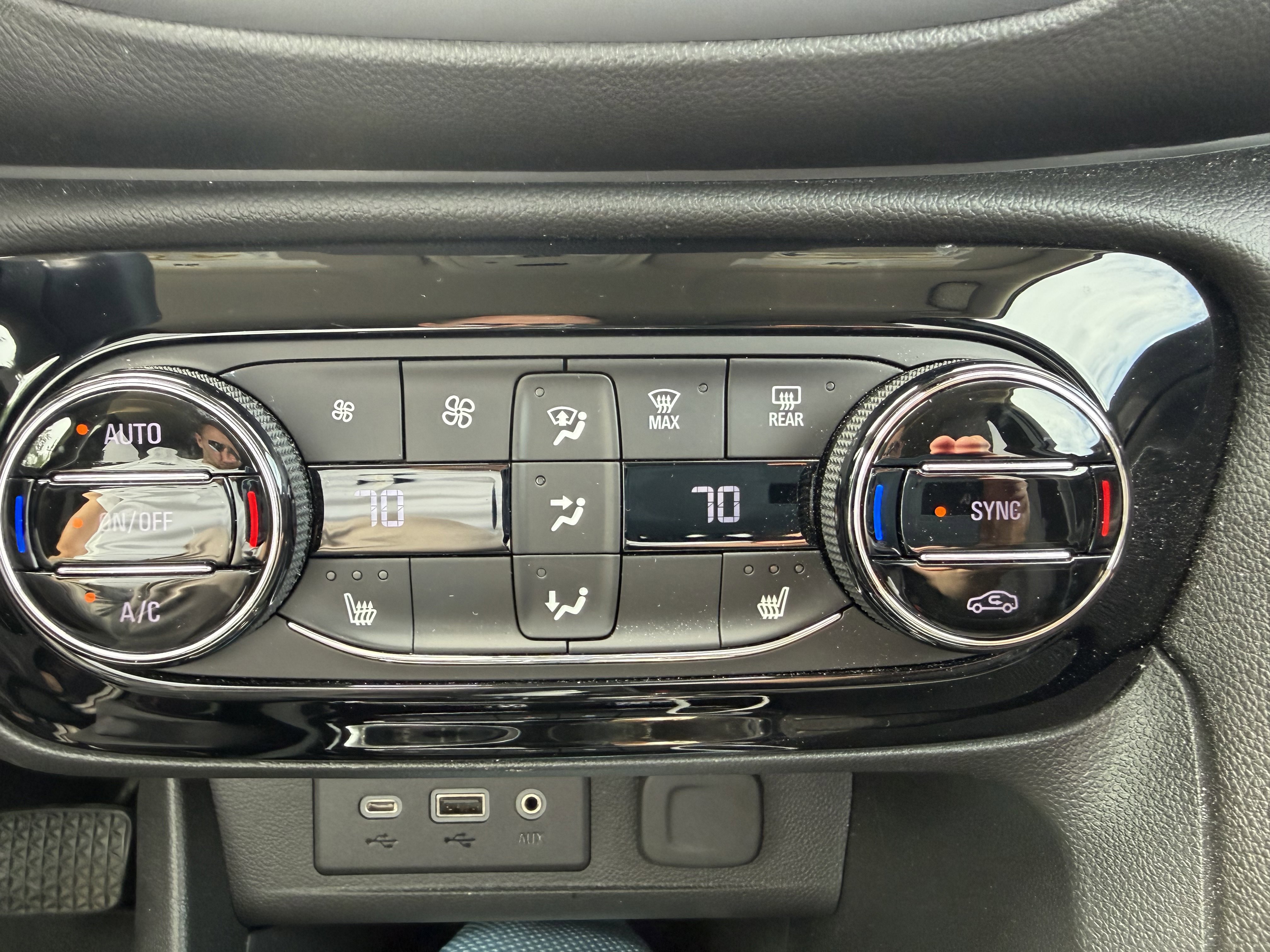 Used 2020 Buick Encore GX Essence FWD image 16