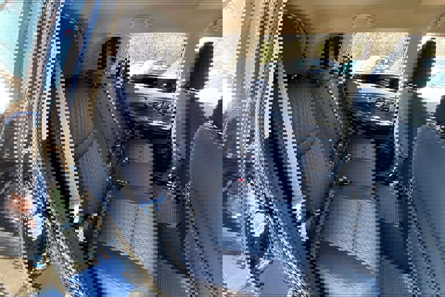 Used 2017 Nissan Rogue SV w/ Midnight Edition Package image 19