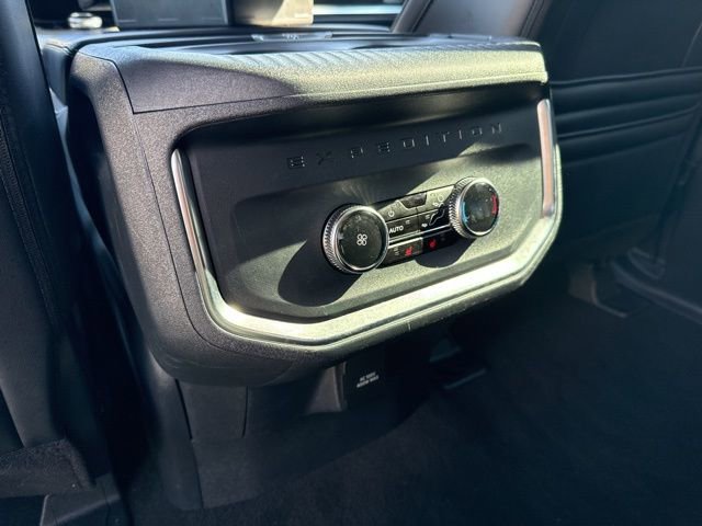 Used 2025 Ford Expedition Platinum image 17