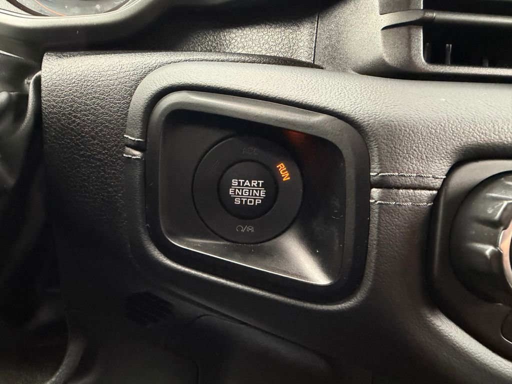 Used 2024 Jeep Gladiator Rubicon w/ Technology Group image 26