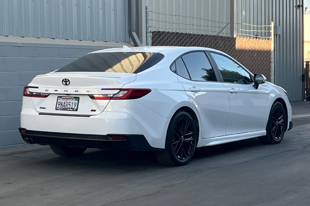 Used 2025 Toyota Camry SE FWD image 4