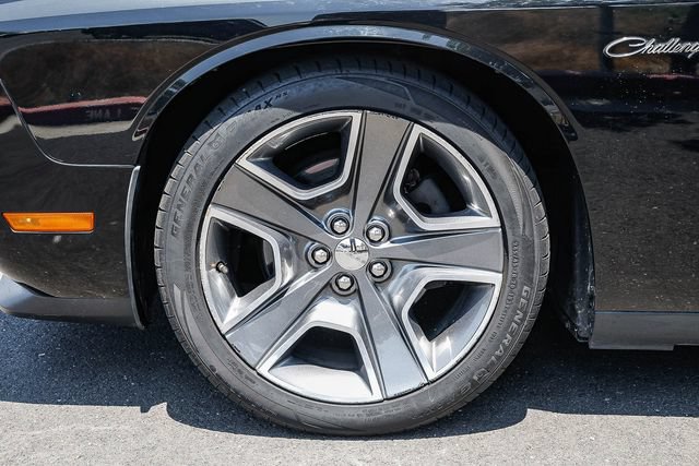Used 2013 Dodge Challenger R/T RWD image 11