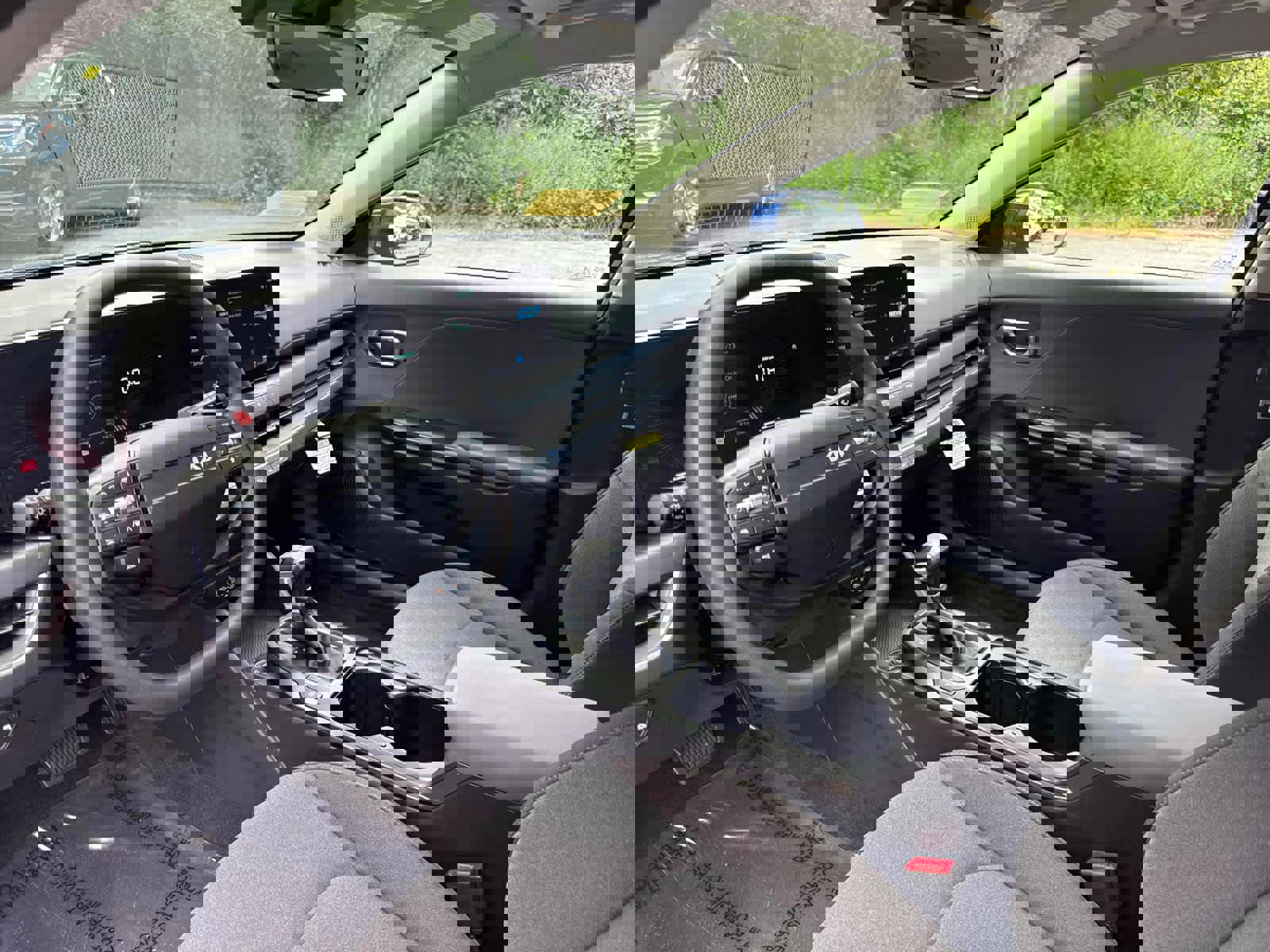 Used 2025 Kia K4 LXS image 13