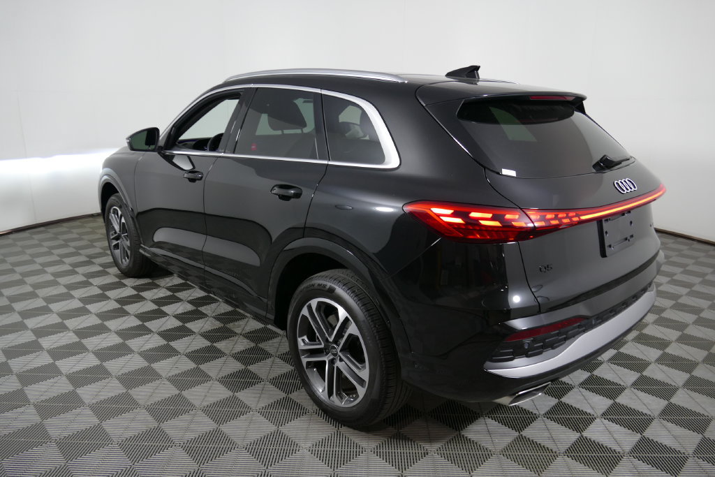 Certified 2025 Audi Q5 Premium w/ Convenience Package AWD/4WD image 5