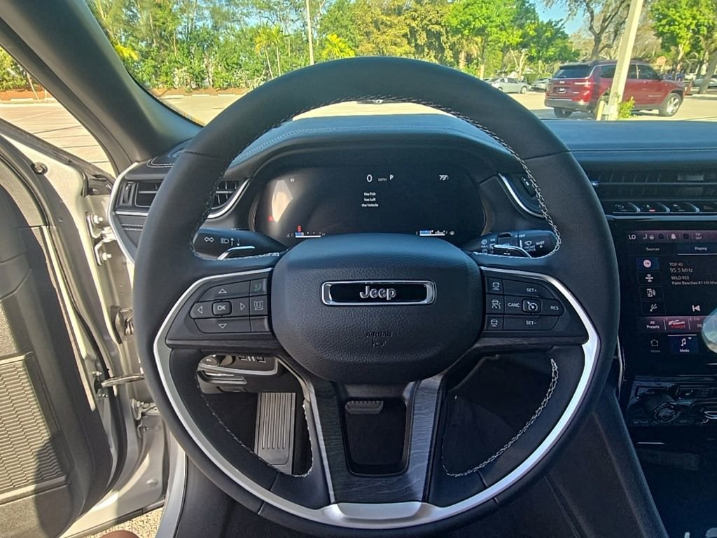 Used 2024 Jeep Grand Cherokee Limited w/ Black Appearance Package image 16