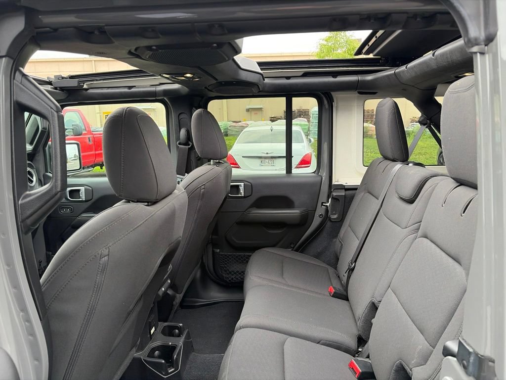 Used 2021 Jeep Wrangler Unlimited Sahara AWD/4WD image 20