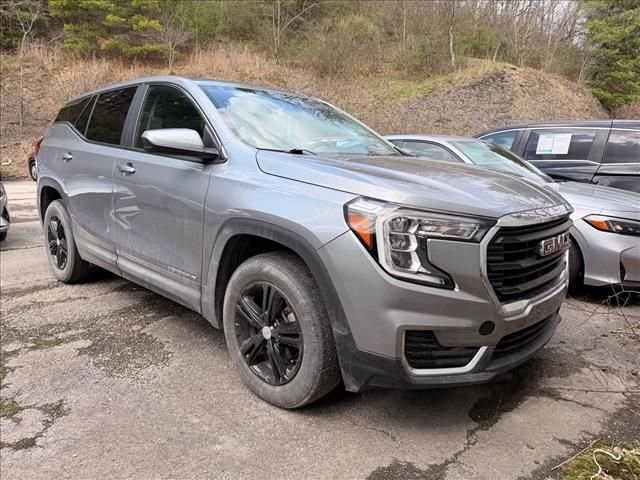 Used 2023 GMC Terrain SLE image 1
