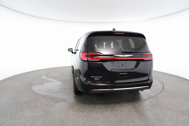 Used 2024 Chrysler Pacifica Touring-L image 13