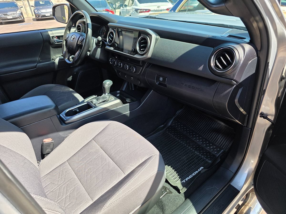 Used 2017 Toyota Tacoma TRD Sport w/ Tow Package (A/T) AWD/4WD image 14