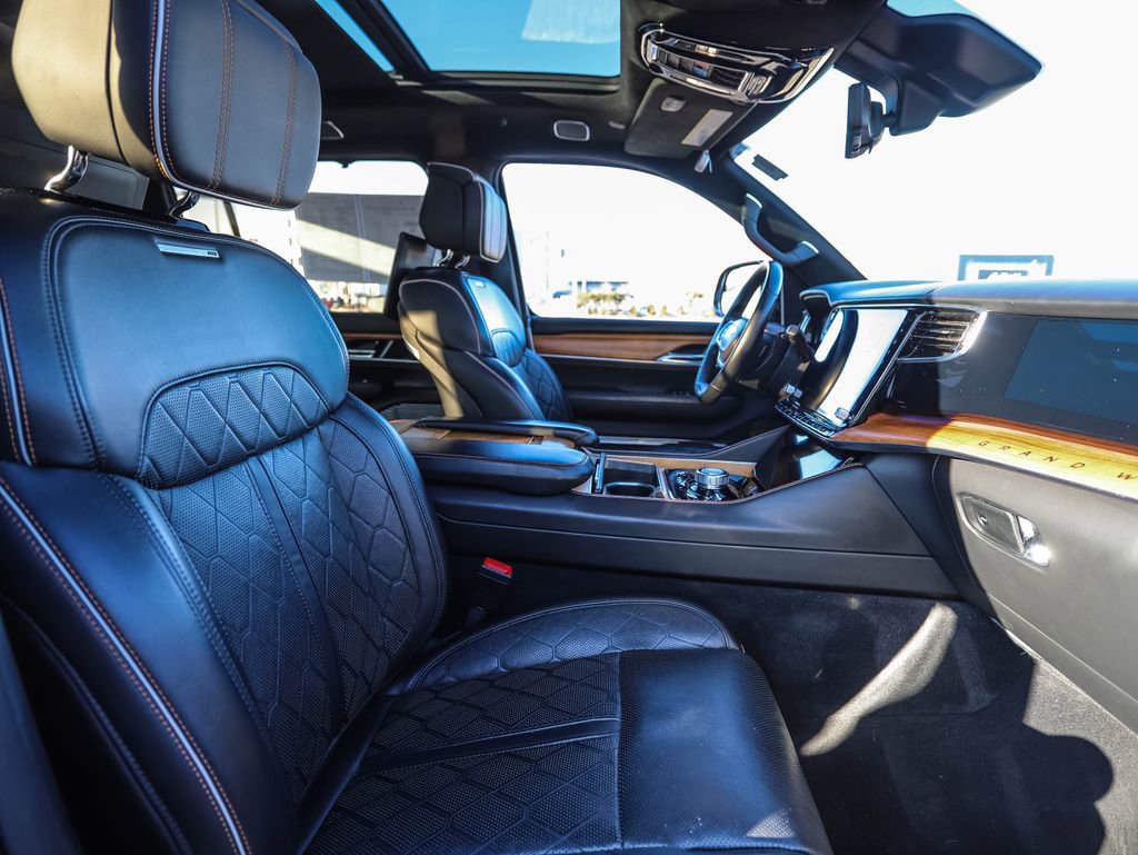 Used 2022 Jeep Grand Wagoneer Series III w/ Rear Seat Video Group 1 image 32