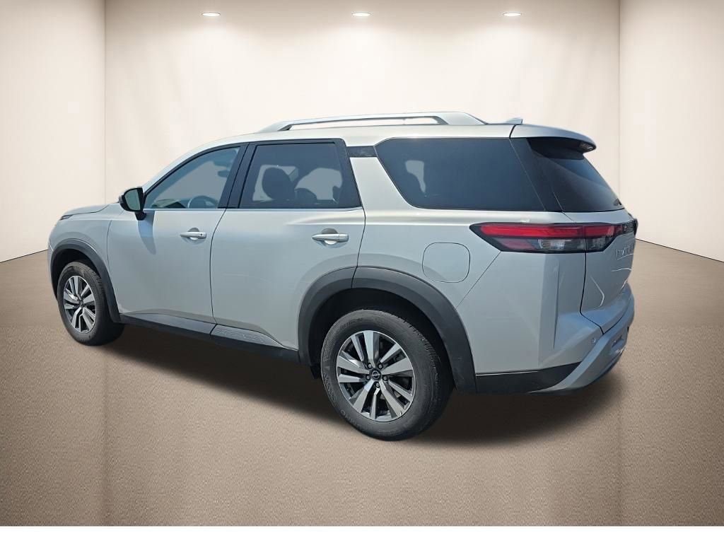 Used 2025 Nissan Pathfinder SL FWD image 11