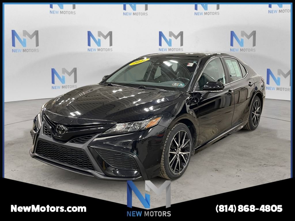 Used 2022 Toyota Camry SE w/ Cold Weather Package AWD/4WD image 1