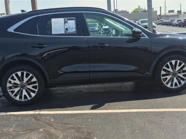 Used 2022 Ford Escape Titanium image 40