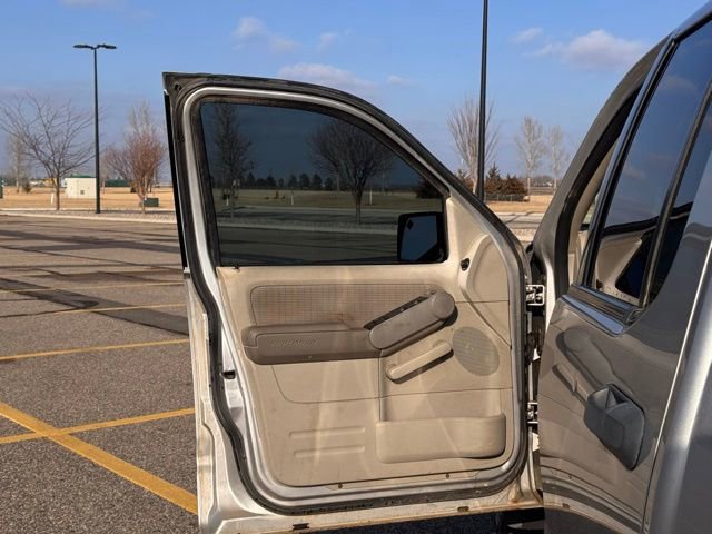 Used 2007 Ford Explorer Sport Trac XLT image 4