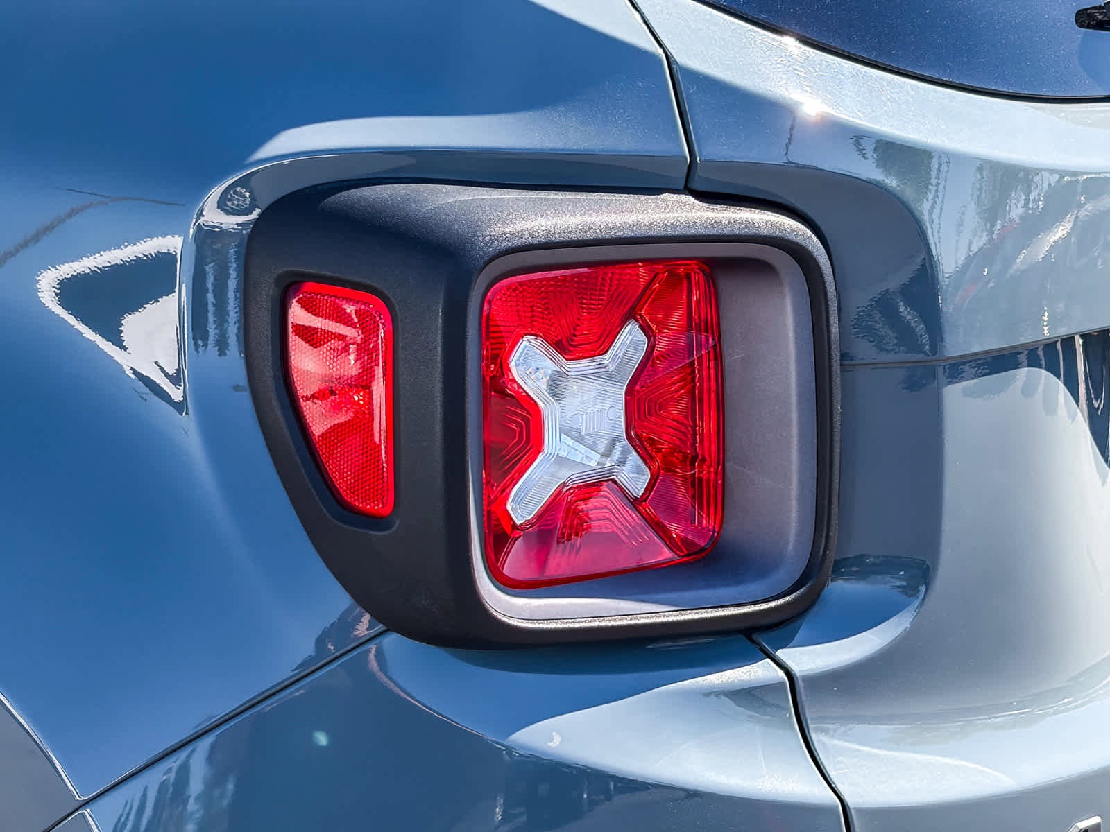 Used 2018 Jeep Renegade Trailhawk w/ Cold Weather Group II image 8