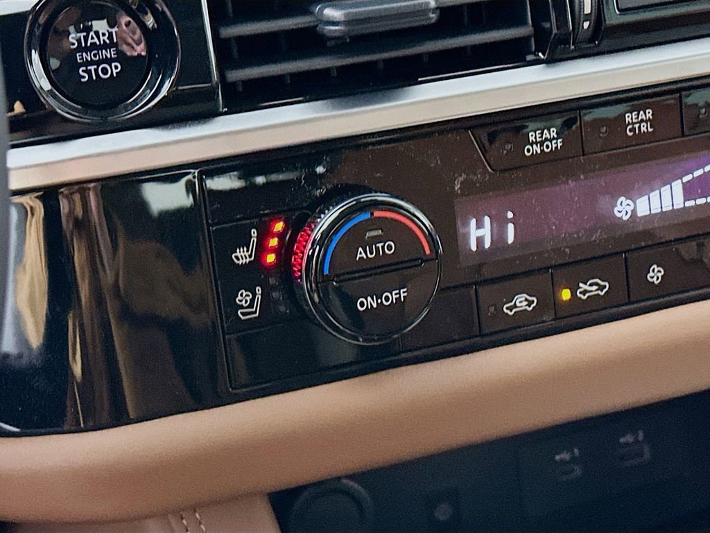 New 2025 Nissan Pathfinder Platinum w/ Black Appearance Package image 27