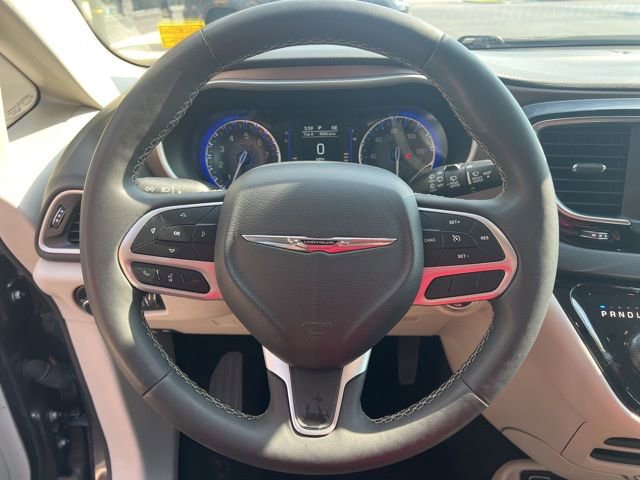 Used 2023 Chrysler Voyager LX image 10