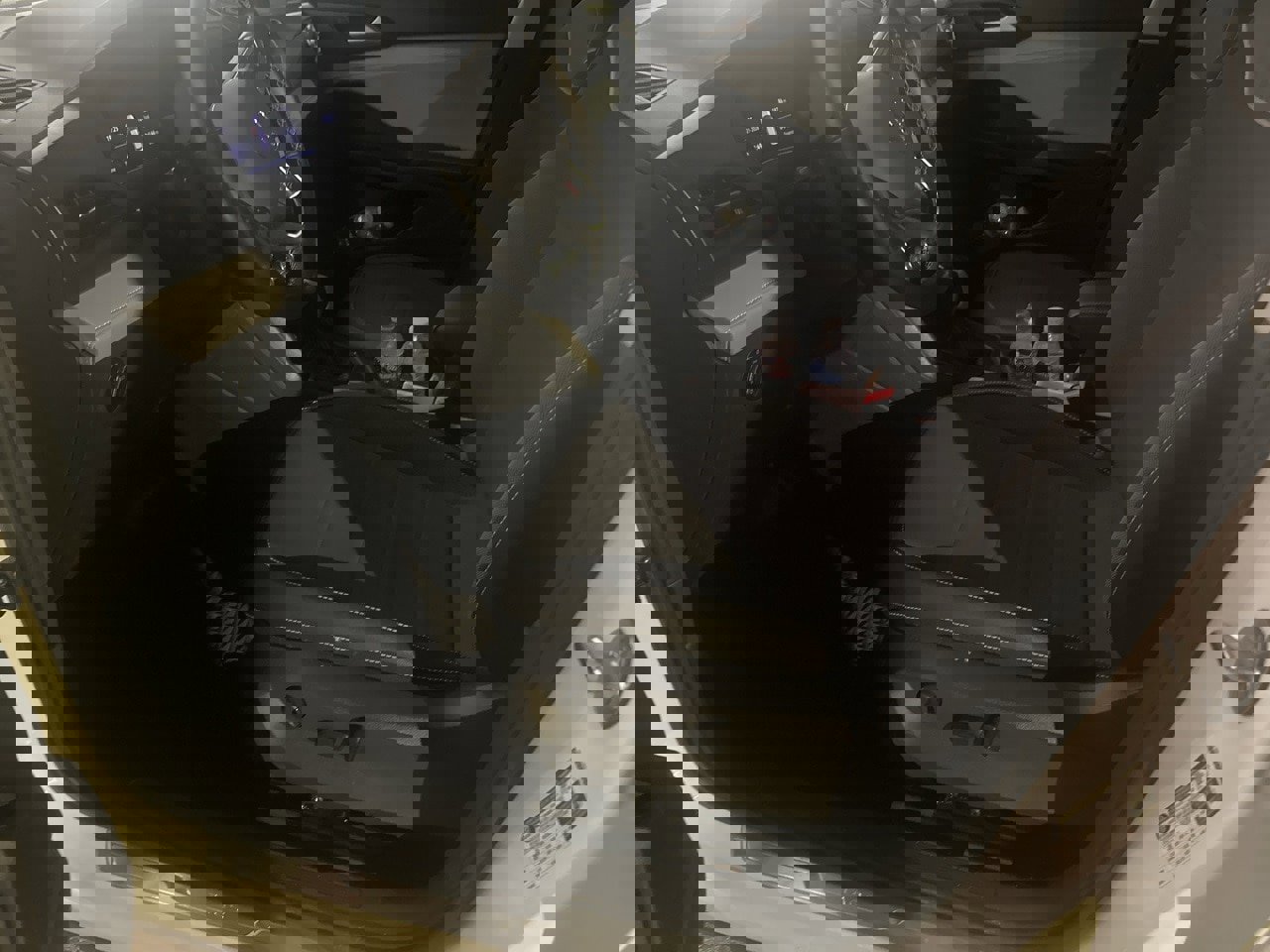 Used 2024 Volkswagen Taos SE image 3