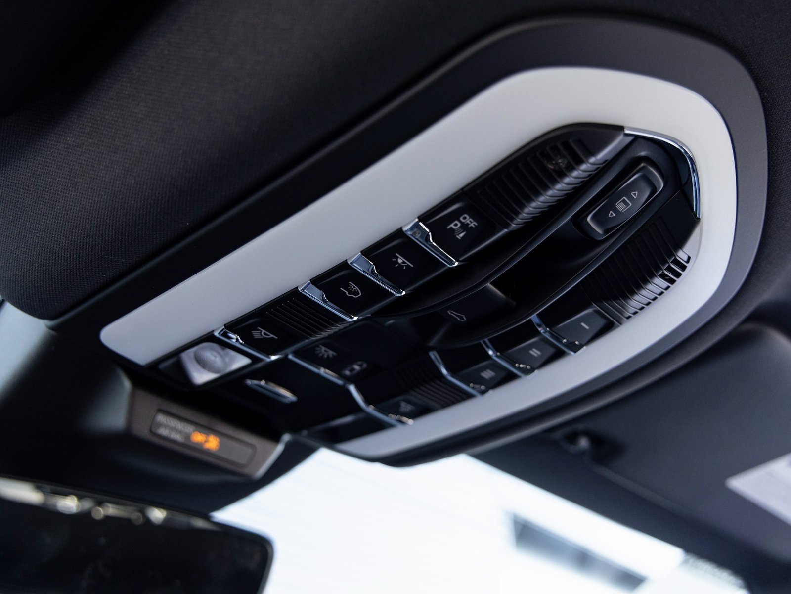 Used 2025 Porsche Macan Turbo image 20