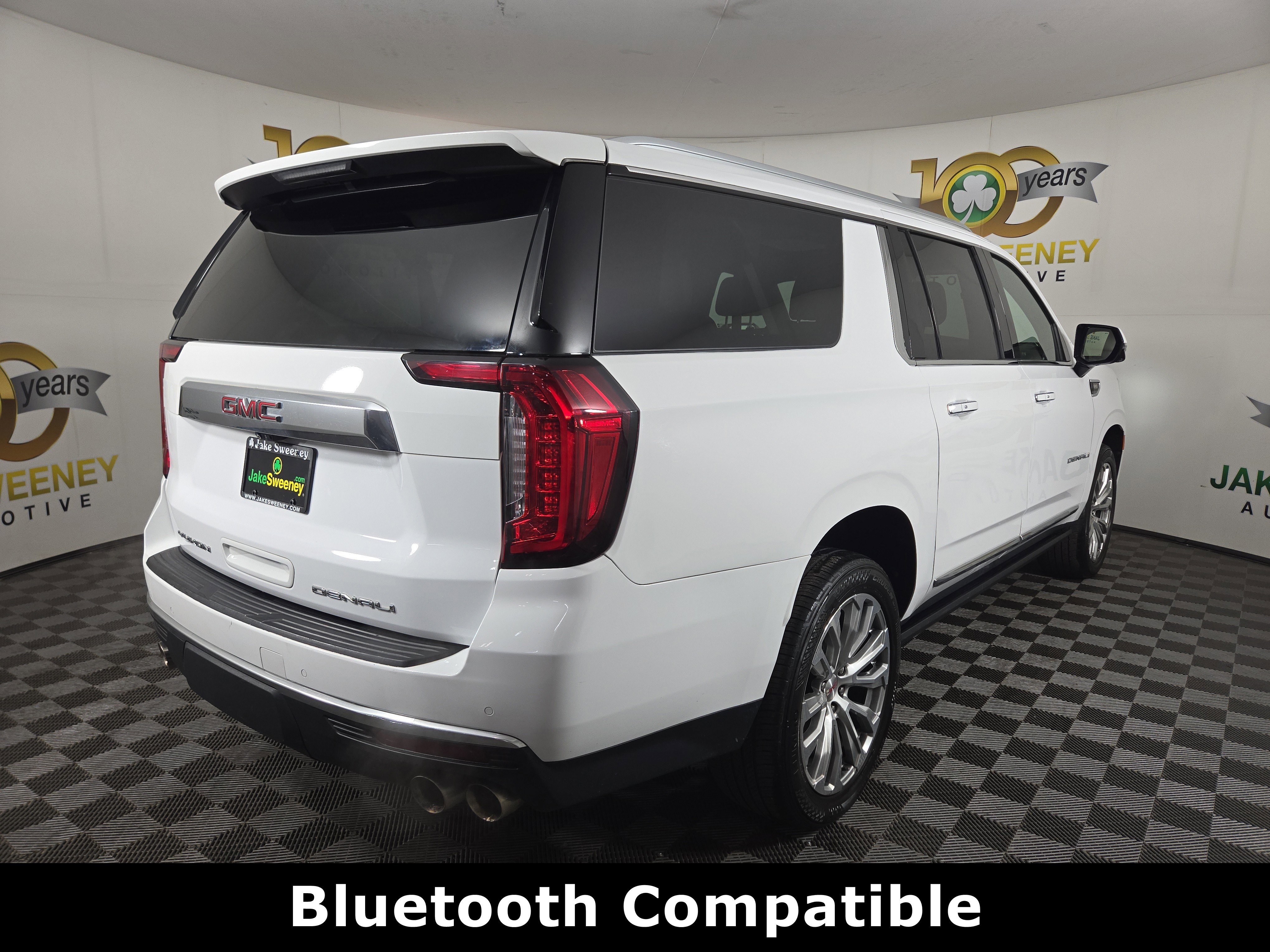 Used 2022 GMC Yukon XL Denali w/ Denali Premium Package image 9