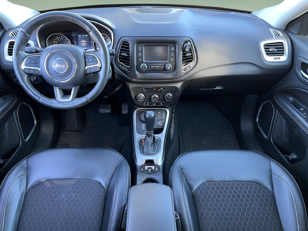Used 2018 Jeep Compass Latitude w/ Safe & Security Group AWD/4WD image 17