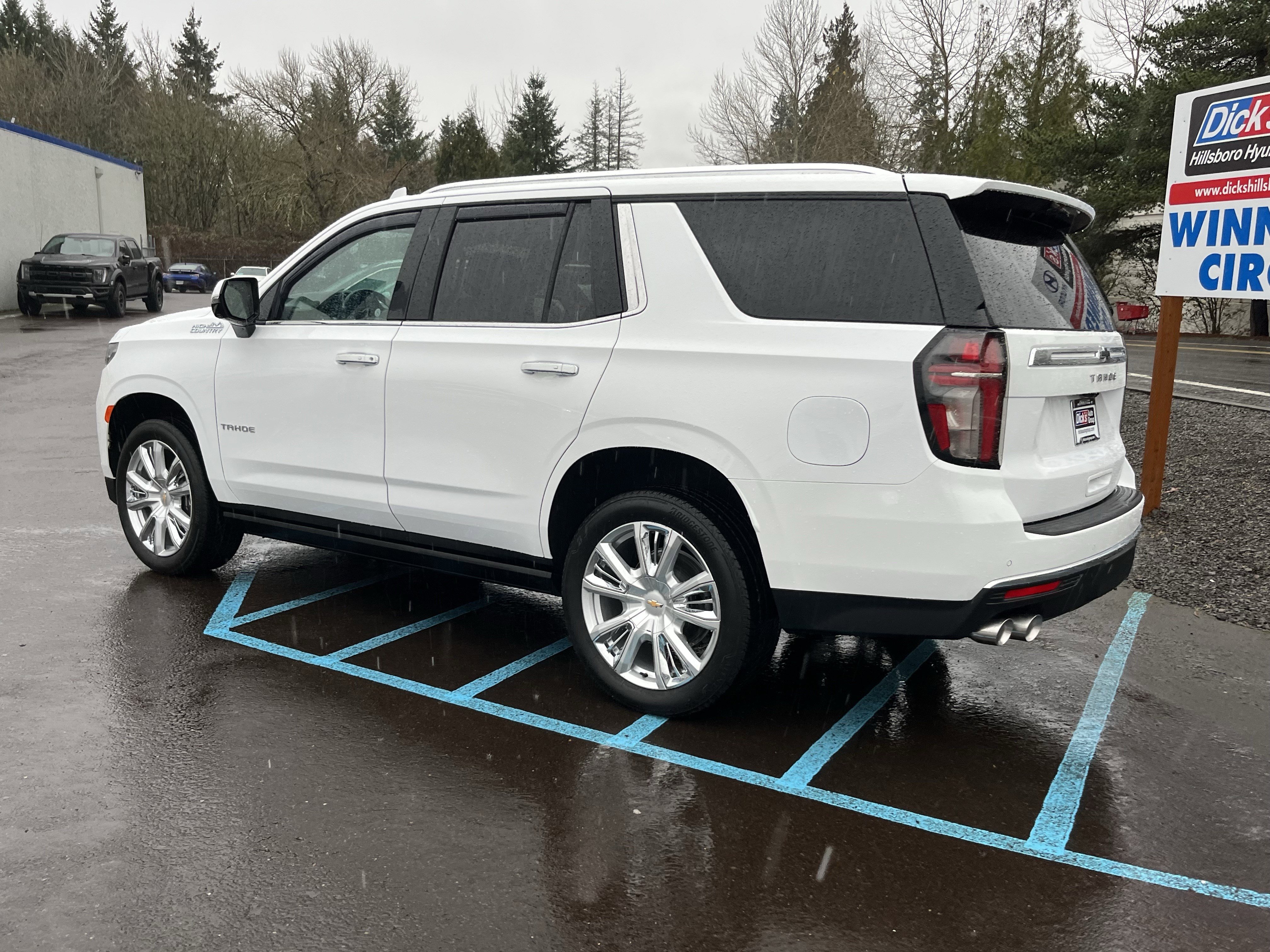 Used 2024 Chevrolet Tahoe High Country w/ Premium Package image 3