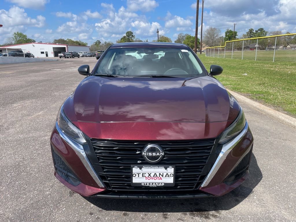 Used 2024 Nissan Altima 2.5 SV image 2