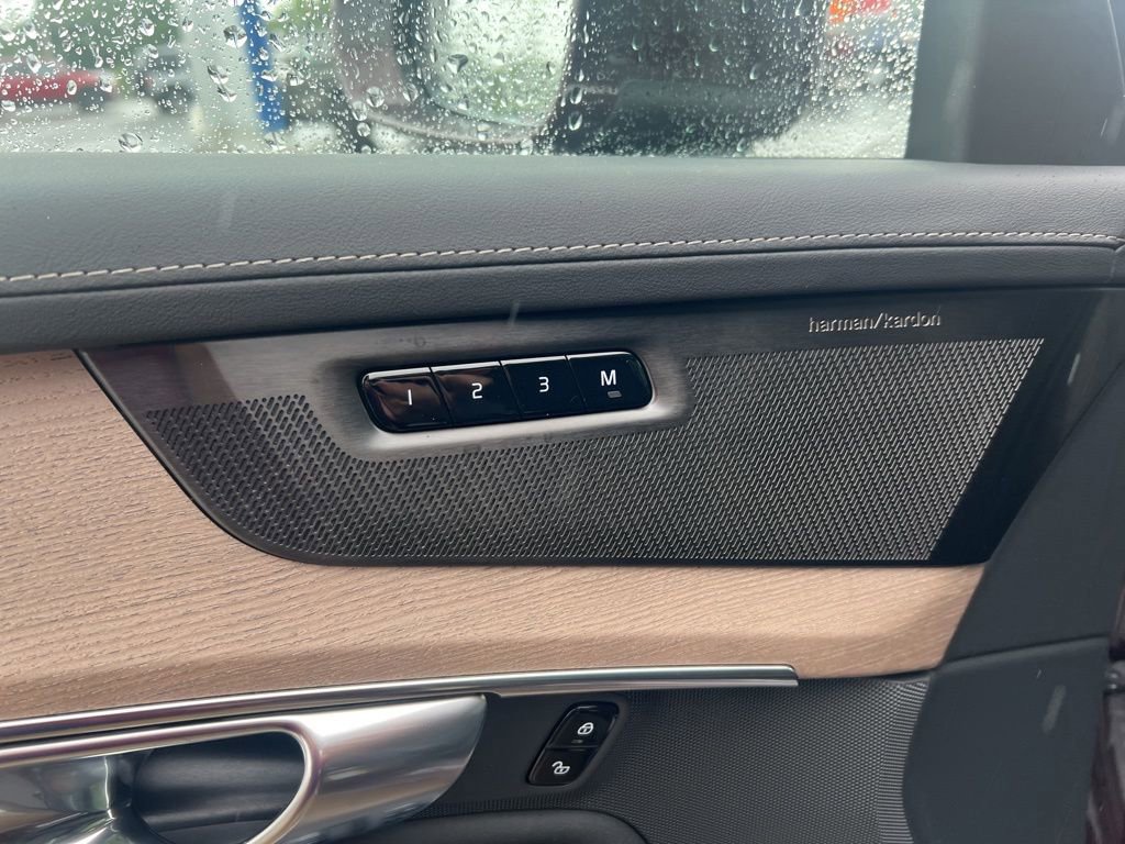 New 2026 Volvo XC90 B6 Plus w/ Protection Package Premier image 13