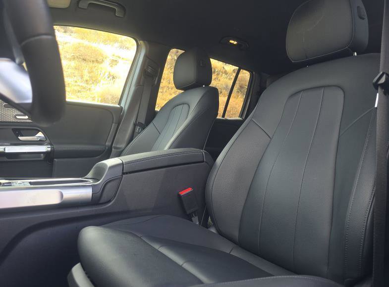 Used 2025 Mercedes-Benz EQB 300 4MATIC w/ Driver Assistance Package image 8